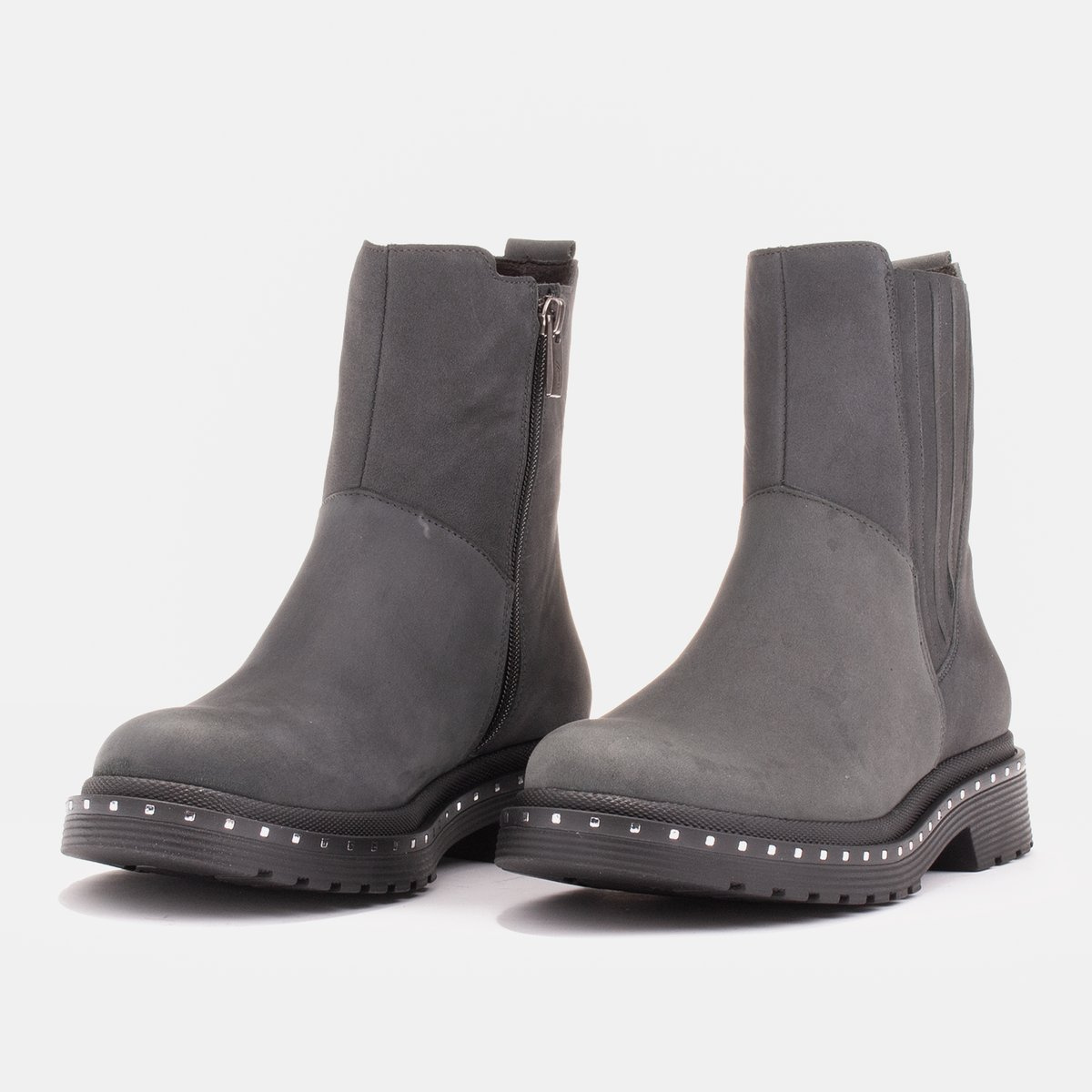 Costanza boots with silver studs